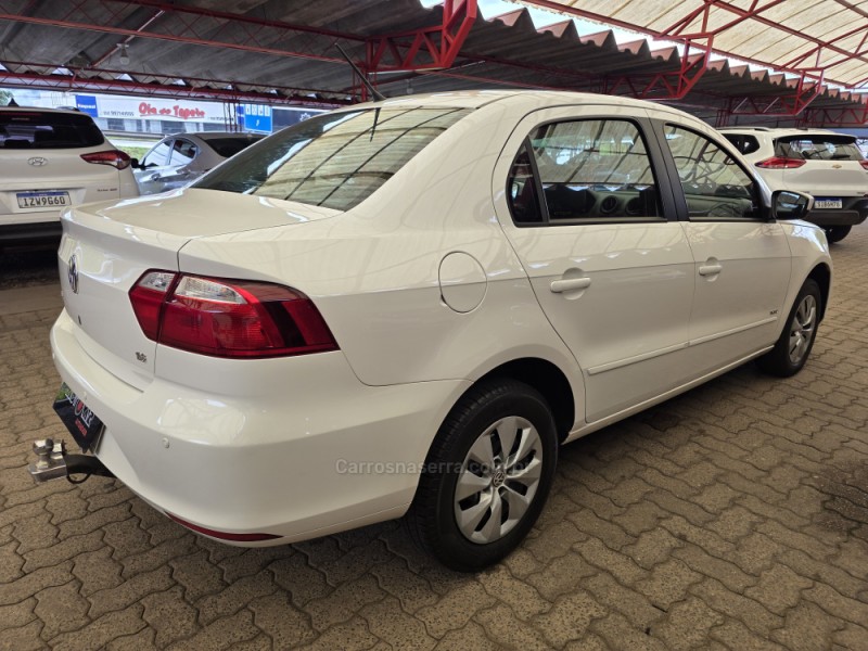 VOYAGE 1.6 MI TRENDLINE 8V FLEX 4P MANUAL - 2014 - SAPIRANGA
