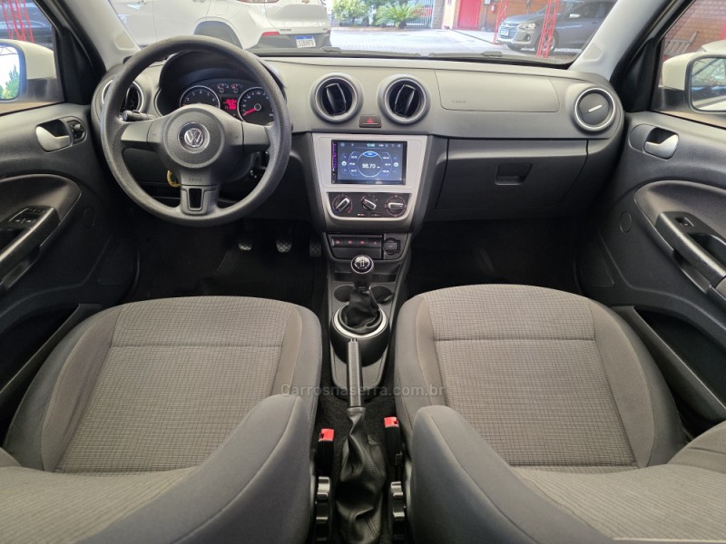 VOYAGE 1.6 MI TRENDLINE 8V FLEX 4P MANUAL - 2014 - SAPIRANGA