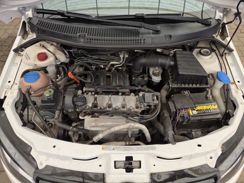 VOYAGE 1.6 MI TRENDLINE 8V FLEX 4P MANUAL - 2014 - SAPIRANGA