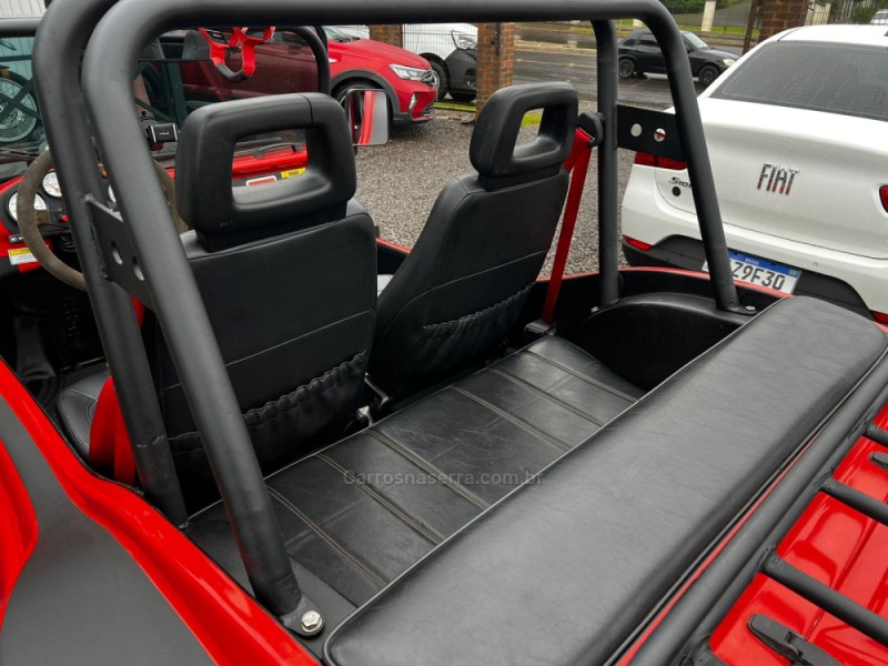 M-10 1/2 1.6 GASOLINA MANUAL - 1985 - CANELA