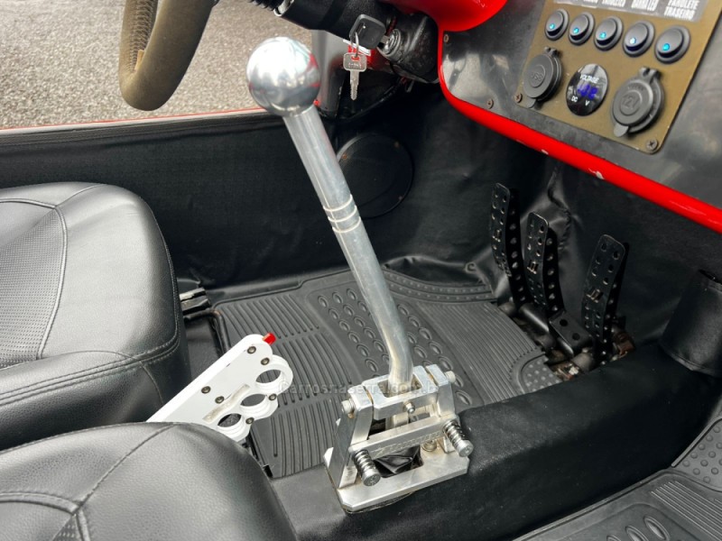 M-10 1/2 1.6 GASOLINA MANUAL - 1985 - CANELA