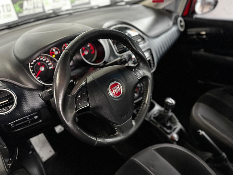 PUNTO 1.8 SPORTING 16V FLEX 4P MANUAL - 2014 - CAXIAS DO SUL
