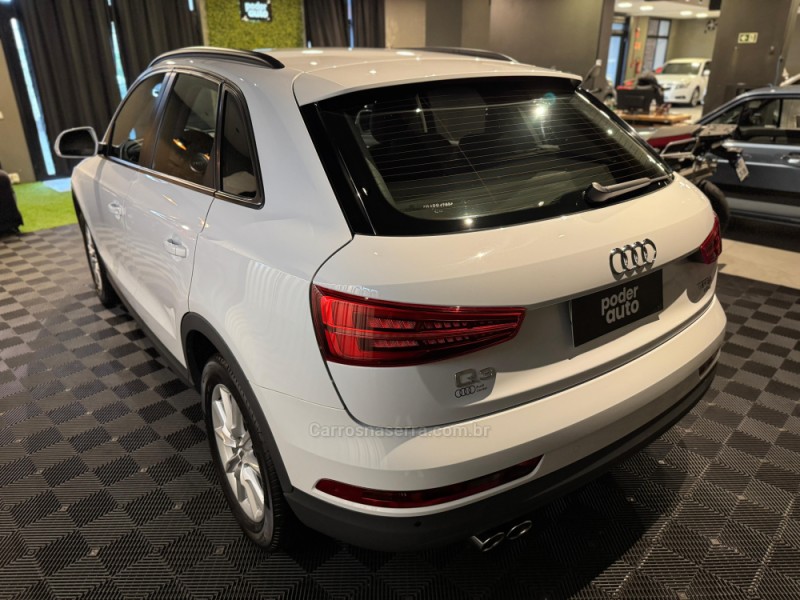 Q3 1.4 TFSI AMBIENTE FLEX 4P S TRONIC - 2017 - FARROUPILHA