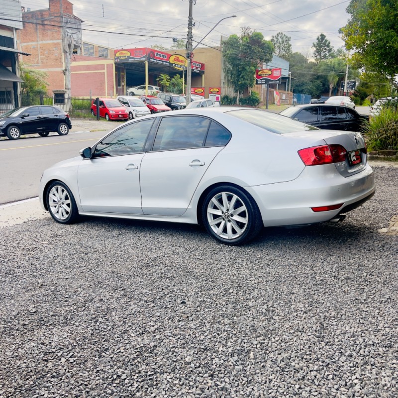 JETTA 2.0 COMFORTLINE FLEX 4P MANUAL - 2011 - NOVO HAMBURGO