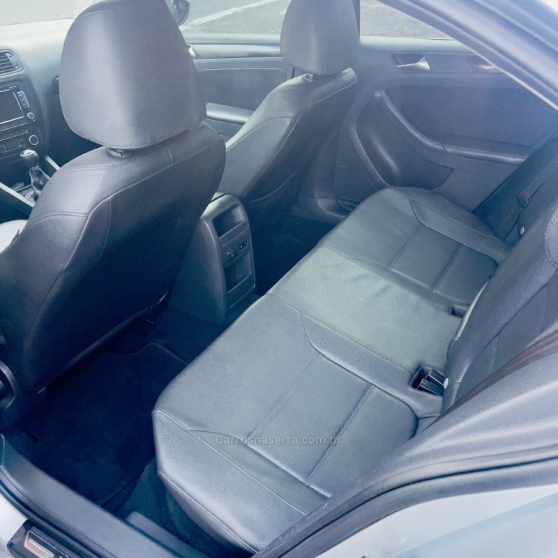 JETTA 2.0 COMFORTLINE FLEX 4P MANUAL - 2011 - NOVO HAMBURGO