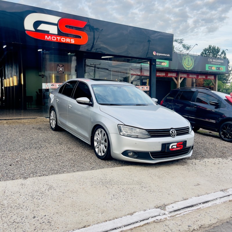 JETTA 2.0 COMFORTLINE FLEX 4P MANUAL - 2011 - NOVO HAMBURGO