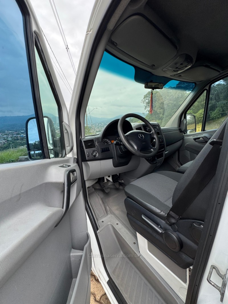 SPRINTER 2.2 FURGÃO STREET 415 CDI TETO BAIXO DIESEL 3P MANUAL - 2015 - IGREJINHA