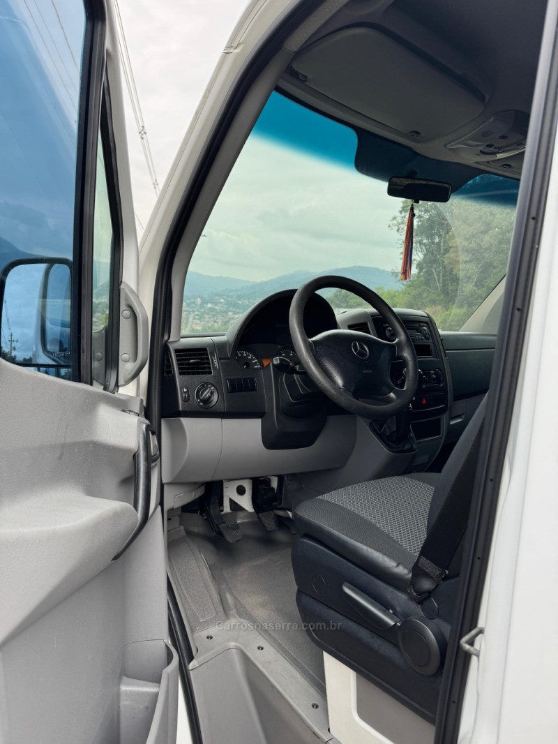 SPRINTER 2.2 FURGÃO STREET 415 CDI TETO BAIXO DIESEL 3P MANUAL - 2015 - IGREJINHA