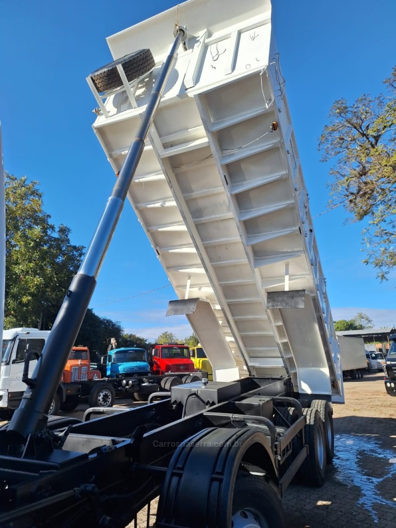 CARGO 2429 E 6X2 TURBO - 2018 - PORTãO