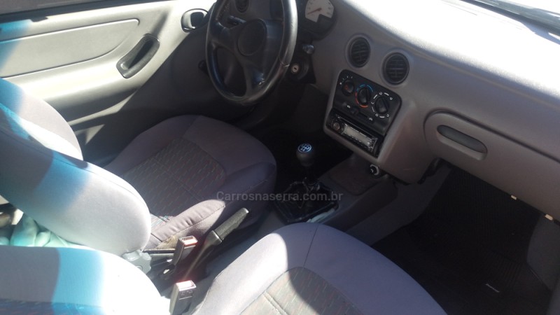 CELTA 1.0 MPFI 8V GASOLINA 2P MANUAL - 2001 - ESTRELA