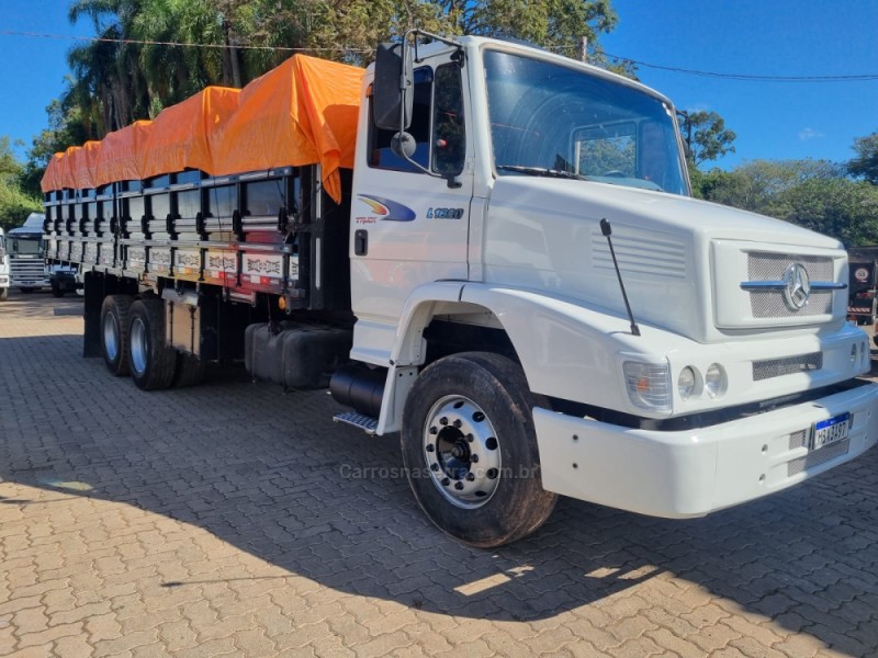 L-1620 3 EIXOS - 2001 - PORTãO