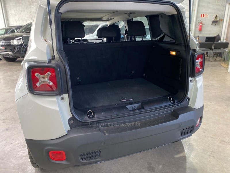 RENEGADE 1.8 16V FLEX LONGITUDE 4P AUTOMÁTICO - 2016 - VACARIA