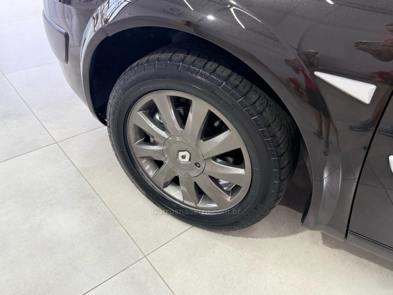 MÉGANE 1.6 DYNAMIQUE GRAND TOUR 16V FLEX 4P MANUAL - 2012 - SAPIRANGA