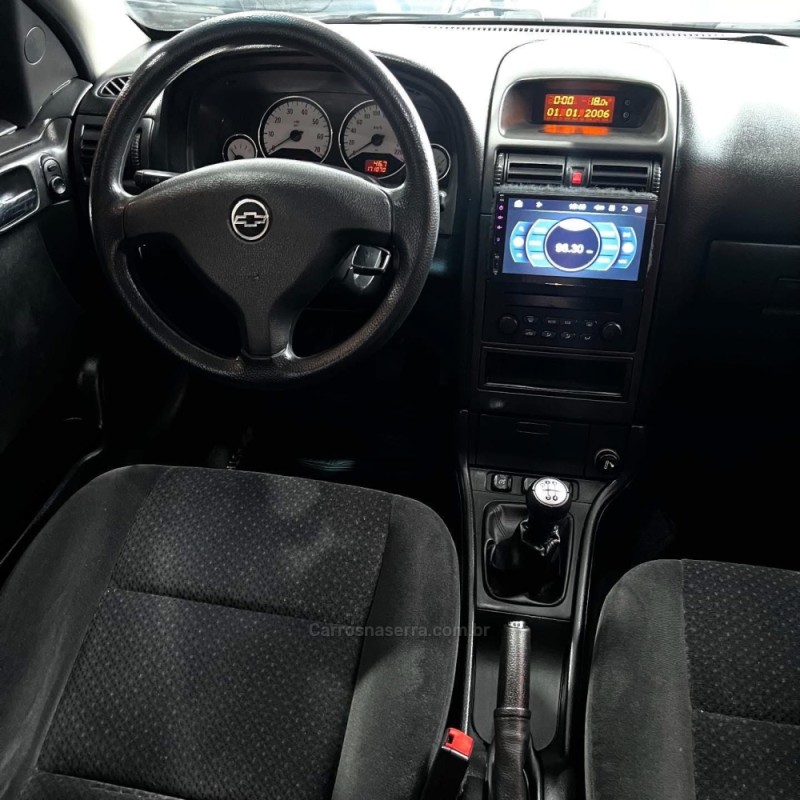 ASTRA 2.0 MPFI ADVANTAGE 8V FLEX 4P MANUAL - 2011 - FELIZ