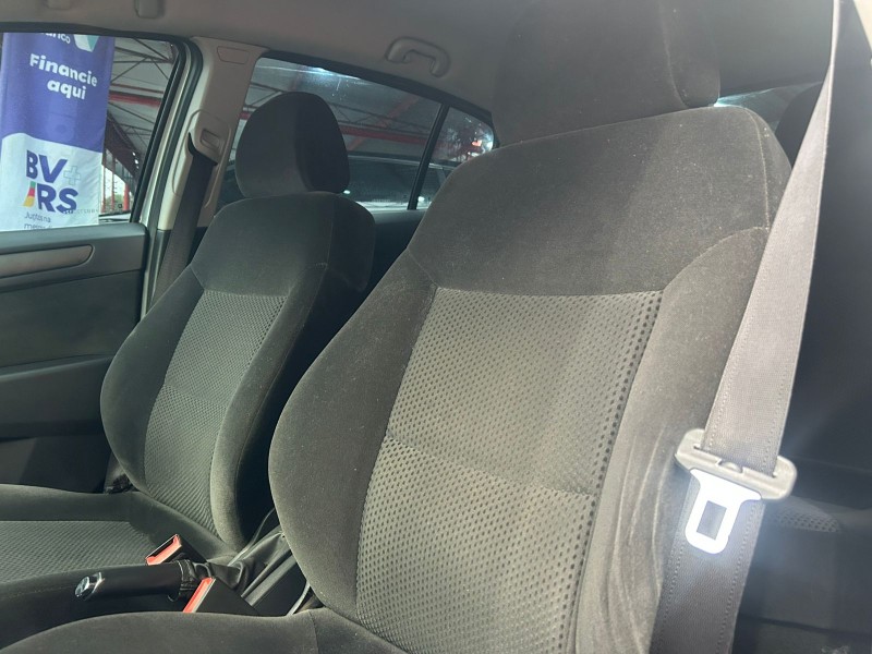 VECTRA 2.0 MPFI GT HATCH 8V FLEX 4P MANUAL - 2011 - TRêS COROAS
