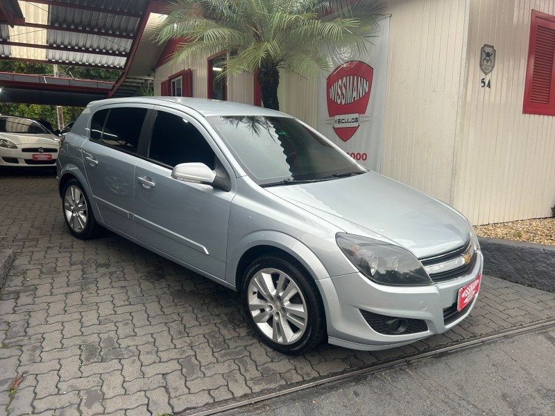 VECTRA 2.0 MPFI GT HATCH 8V FLEX 4P MANUAL - 2011 - TRêS COROAS