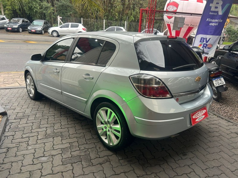 VECTRA 2.0 MPFI GT HATCH 8V FLEX 4P MANUAL - 2011 - TRêS COROAS