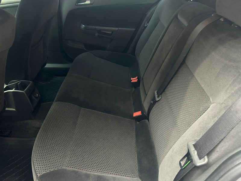 VECTRA 2.0 MPFI GT HATCH 8V FLEX 4P MANUAL - 2011 - TRêS COROAS