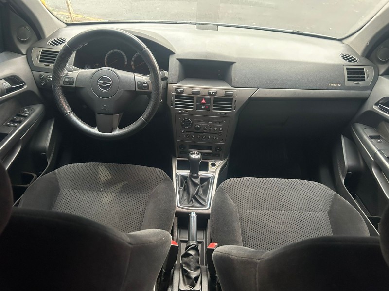 VECTRA 2.0 MPFI GT HATCH 8V FLEX 4P MANUAL - 2011 - TRêS COROAS