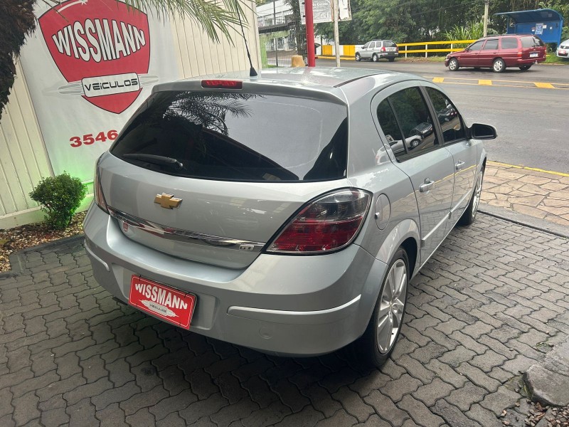 VECTRA 2.0 MPFI GT HATCH 8V FLEX 4P MANUAL - 2011 - TRêS COROAS