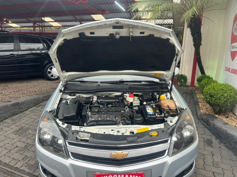 VECTRA 2.0 MPFI GT HATCH 8V FLEX 4P MANUAL - 2011 - TRêS COROAS