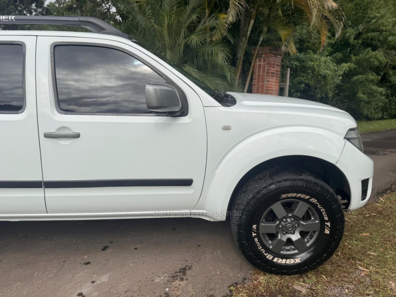 FRONTIER 2.5 SEL 4X4 CD TURBO ELETRONIC DIESEL 4P MANUAL - 2014 - FELIZ