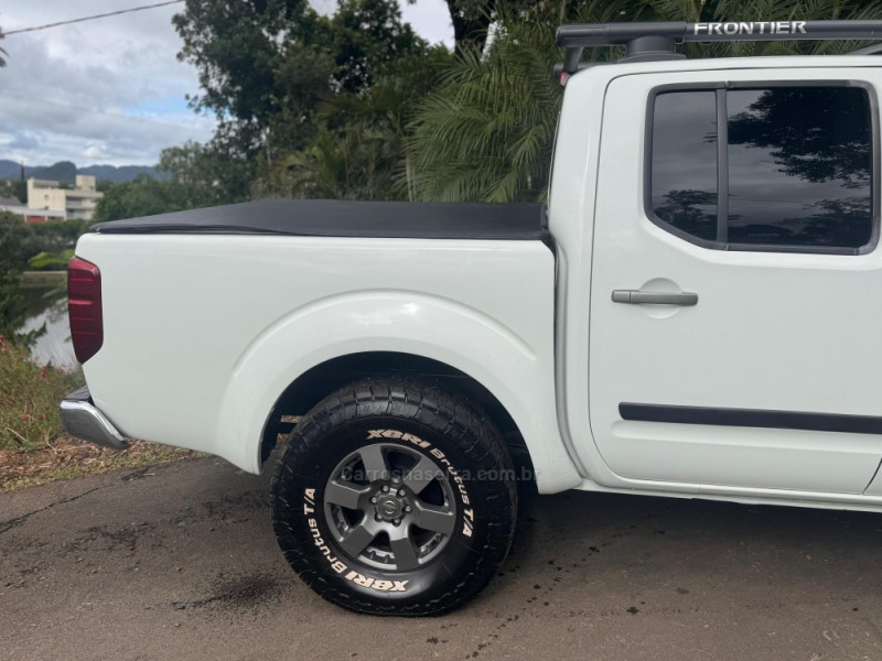 FRONTIER 2.5 SEL 4X4 CD TURBO ELETRONIC DIESEL 4P MANUAL - 2014 - FELIZ