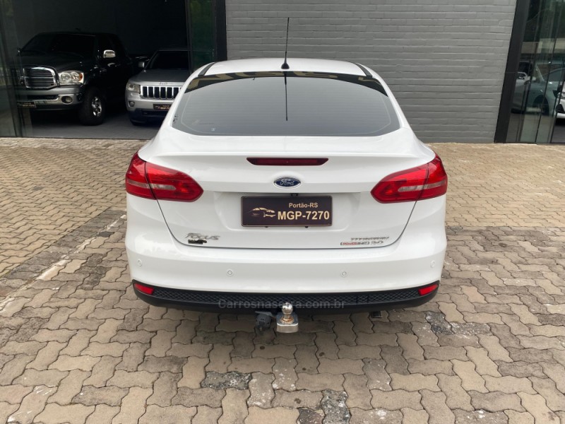 FOCUS 2.0 TITANIUM 16V FLEX 4P AUTOMÁTICO - 2016 - PORTãO