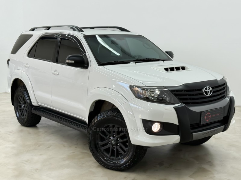 HILUX SW4 3.0 SRV 4X4 7 LUGARES 16V TURBO INTERCOOLER DIESEL 4P AUTOMÁTICO - 2015 - CAXIAS DO SUL