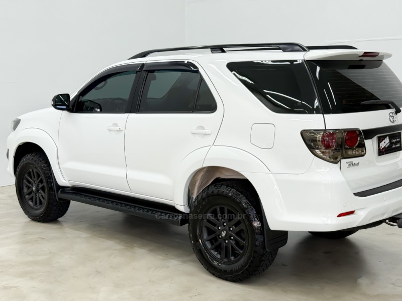 HILUX SW4 3.0 SRV 4X4 7 LUGARES 16V TURBO INTERCOOLER DIESEL 4P AUTOMÁTICO - 2015 - CAXIAS DO SUL