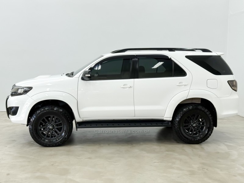 HILUX SW4 3.0 SRV 4X4 7 LUGARES 16V TURBO INTERCOOLER DIESEL 4P AUTOMÁTICO - 2015 - CAXIAS DO SUL