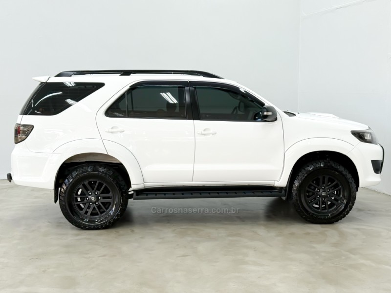 HILUX SW4 3.0 SRV 4X4 7 LUGARES 16V TURBO INTERCOOLER DIESEL 4P AUTOMÁTICO - 2015 - CAXIAS DO SUL