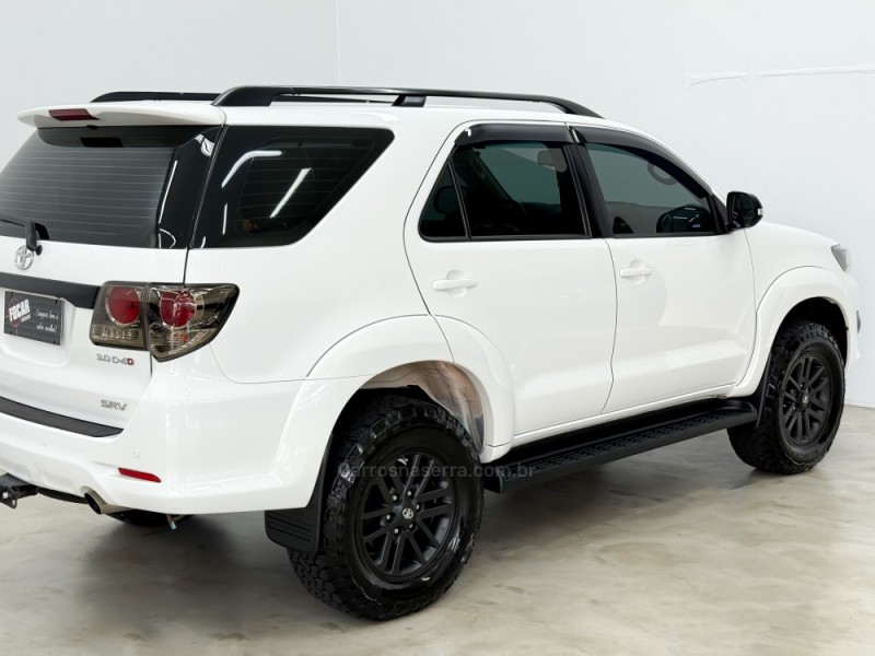 HILUX SW4 3.0 SRV 4X4 7 LUGARES 16V TURBO INTERCOOLER DIESEL 4P AUTOMÁTICO - 2015 - CAXIAS DO SUL