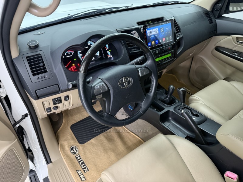HILUX SW4 3.0 SRV 4X4 7 LUGARES 16V TURBO INTERCOOLER DIESEL 4P AUTOMÁTICO - 2015 - CAXIAS DO SUL