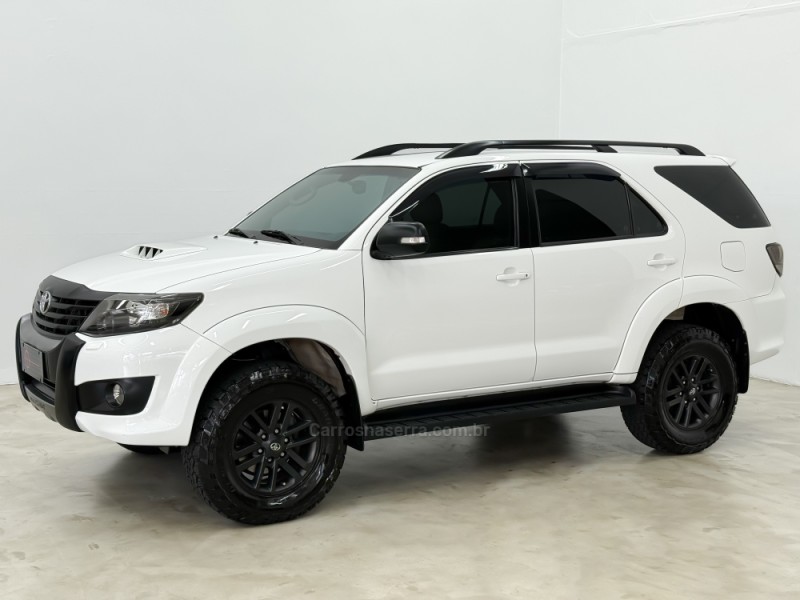 hilux sw4 3.0 srv 4x4 7 lugares 16v turbo intercooler diesel 4p automatico 2015 caxias do sul