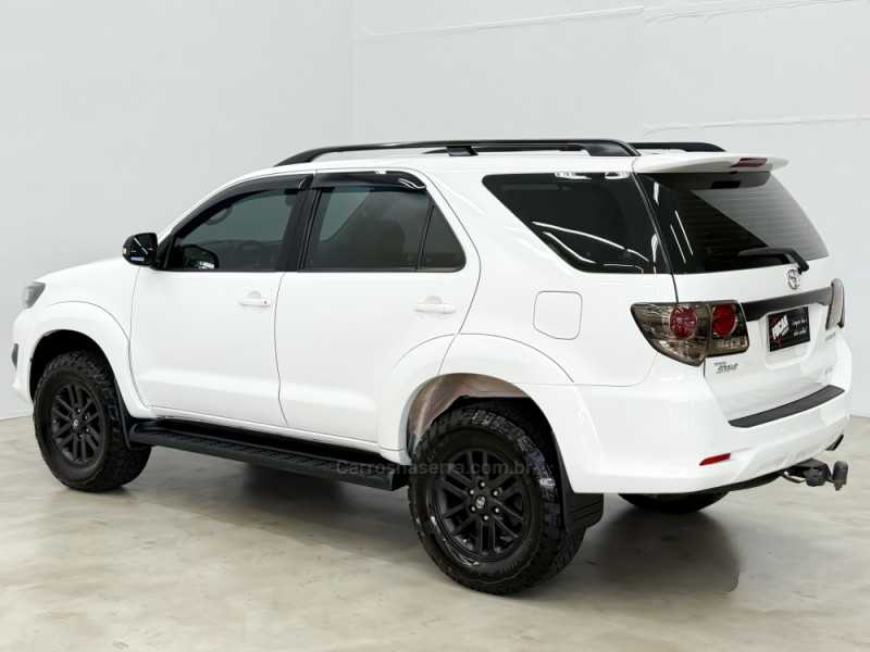 HILUX SW4 3.0 SRV 4X4 7 LUGARES 16V TURBO INTERCOOLER DIESEL 4P AUTOMÁTICO - 2015 - CAXIAS DO SUL