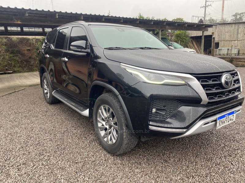 HILUX SW4 2.8 SRX 4X4 7 LUGARES 16V TURBO INTERCOOLER DIESEL 4P AUTOMÁTICO - 2021 - CAXIAS DO SUL
