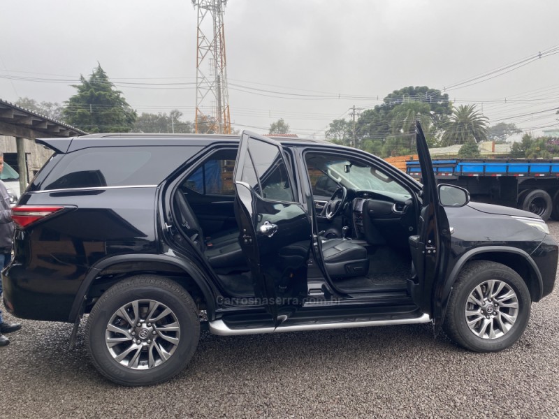 HILUX SW4 2.8 SRX 4X4 7 LUGARES 16V TURBO INTERCOOLER DIESEL 4P AUTOMÁTICO - 2021 - CAXIAS DO SUL