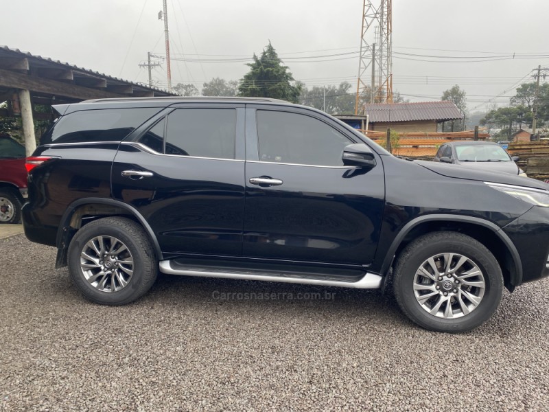 HILUX SW4 2.8 SRX 4X4 7 LUGARES 16V TURBO INTERCOOLER DIESEL 4P AUTOMÁTICO - 2021 - CAXIAS DO SUL