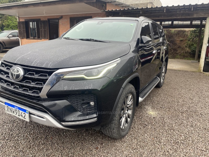 HILUX SW4 2.8 SRX 4X4 7 LUGARES 16V TURBO INTERCOOLER DIESEL 4P AUTOMÁTICO - 2021 - CAXIAS DO SUL