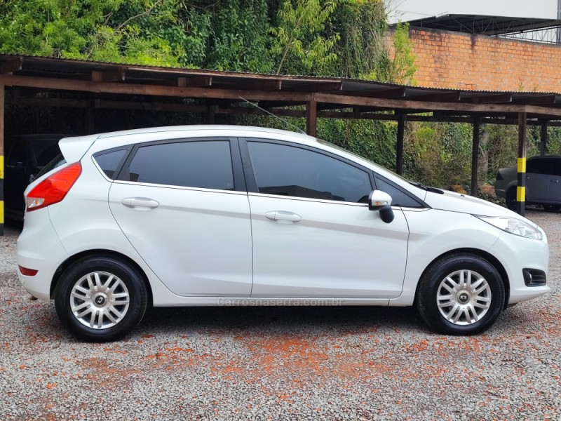 FIESTA 1.6 TITANIUM PLUS HATCH 16V FLEX 4P AUTOMÁTICO - 2014 - FARROUPILHA
