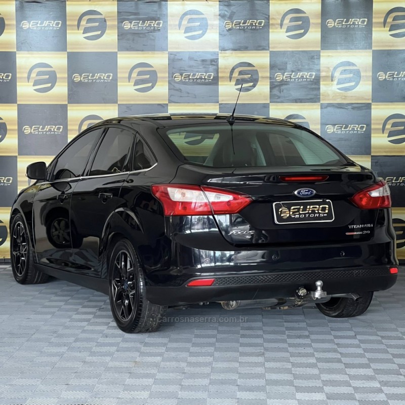 FOCUS 2.0 TITANIUM 16V FLEX 4P AUTOMÁTICO - 2014 - PORTãO