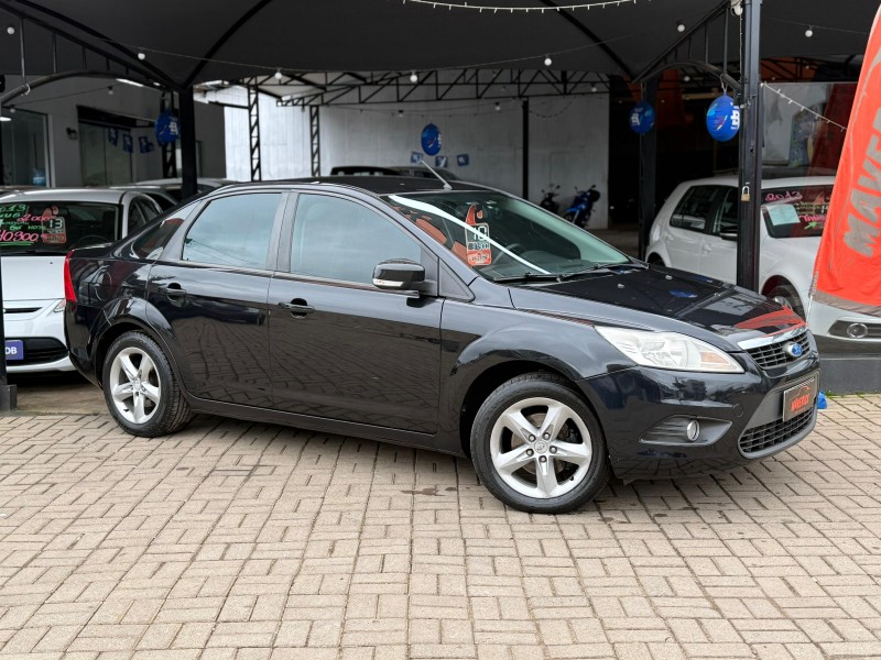 FOCUS 2.0 GLX SEDAN 16V FLEX 4P MANUAL - 2010 - LAGOA VERMELHA