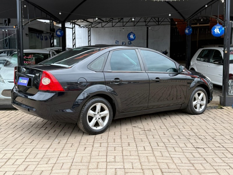 FOCUS 2.0 GLX SEDAN 16V FLEX 4P MANUAL - 2010 - LAGOA VERMELHA