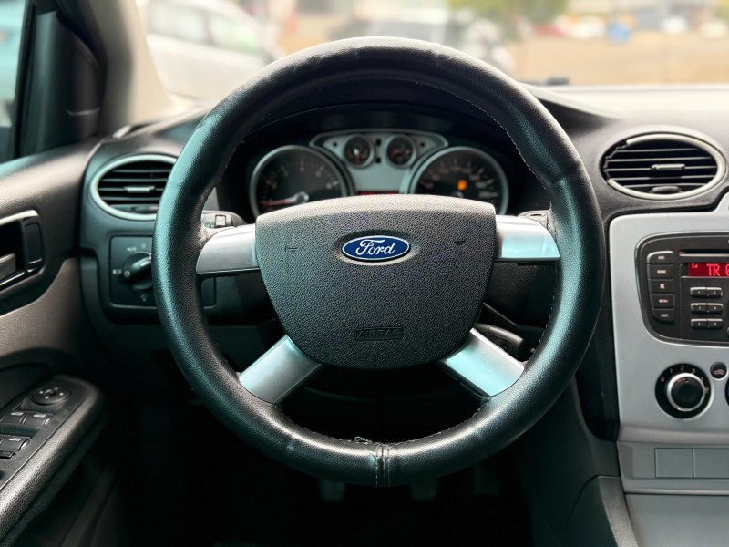 FOCUS 2.0 GLX SEDAN 16V FLEX 4P MANUAL - 2010 - LAGOA VERMELHA