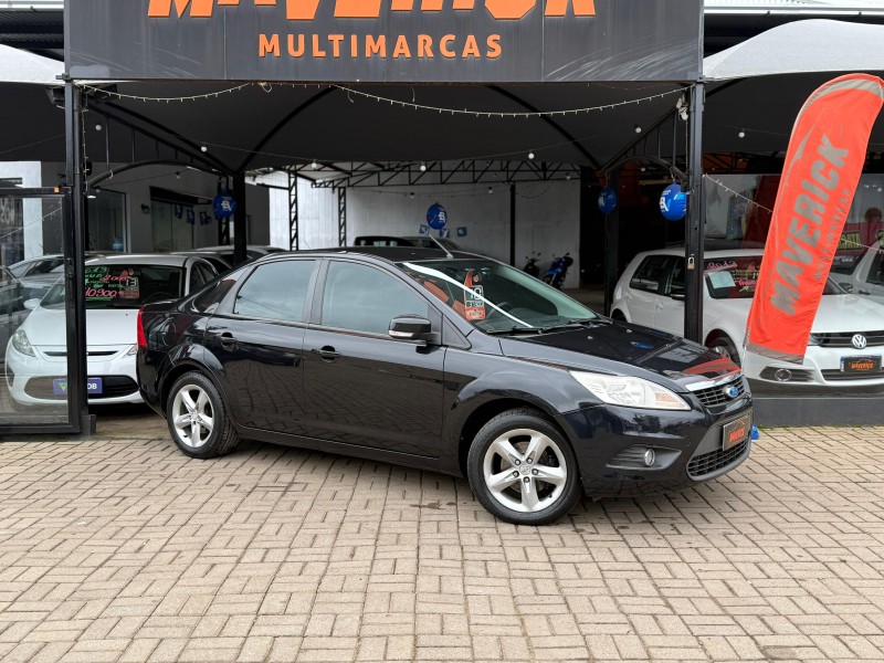 FOCUS 2.0 GLX SEDAN 16V FLEX 4P MANUAL - 2010 - LAGOA VERMELHA