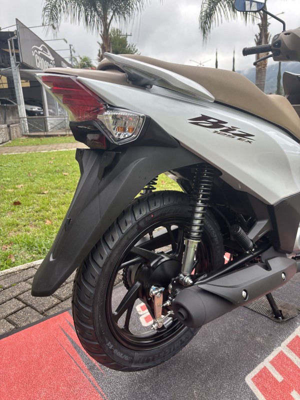 BIZ 125 EX - 2025 - FELIZ