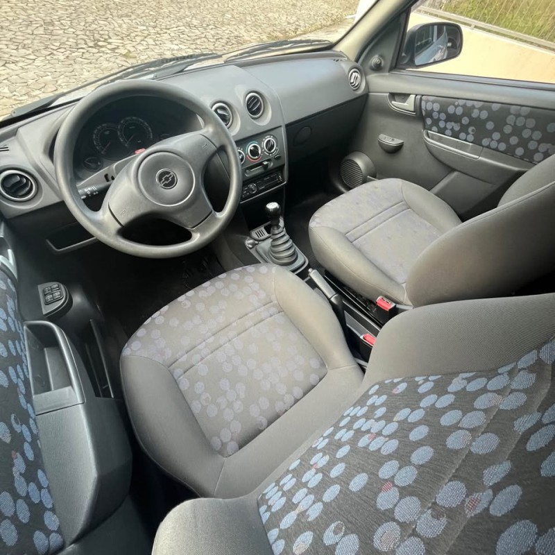 PRISMA 1.4 MPFI JOY 8V FLEX 4P MANUAL - 2009 - NOVA PETRóPOLIS