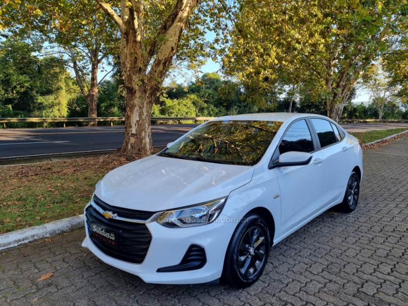 ONIX 1.0 SEDAN PLUS LT 12V FLEX 4P MANUAL - 2023 - DOIS IRMãOS