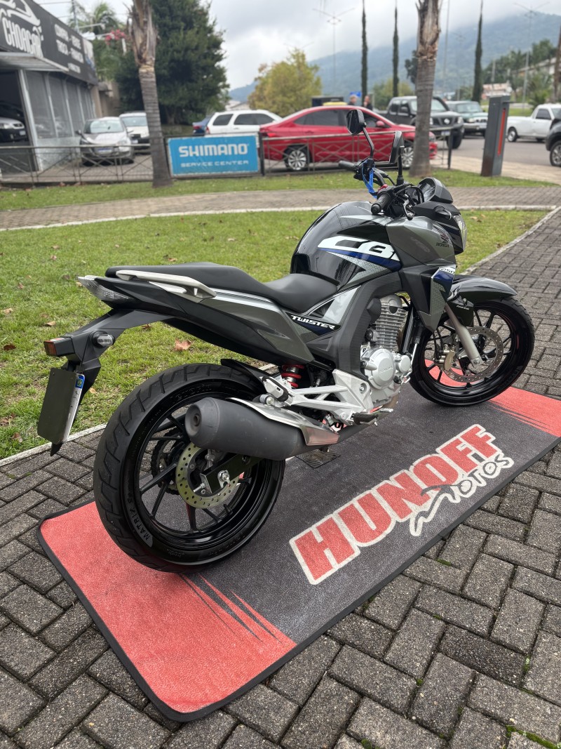 CB 250F TWISTER CBS - 2019 - FELIZ
